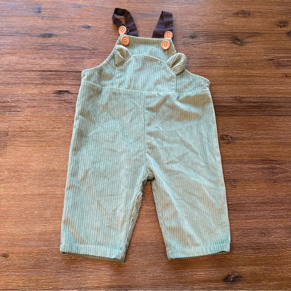 3/20$ Baby green overalls with bear ears size 3-6 months